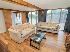 Cottage with garden - Image 3