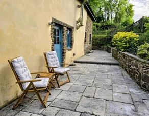 Child-friendly cottage with terrace & garden | Dogs allowed - Image 2