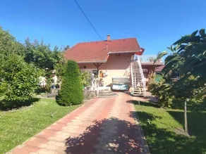 Apartment with garden & barbeque - Image 4