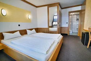 Private room with sauna, hot tub & BBQ | Mountain view - Image 3