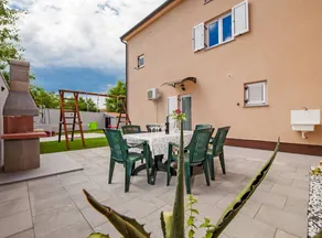 Comfy Holiday Home In Smoljanci With Private Terrace - Image 2
