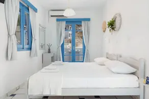 Giavasi seaside finiki 3 Apartment with Sea View, Wi-Fi, and Air Conditioning - Image 2