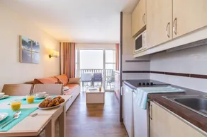 Flat with pool - Image 4