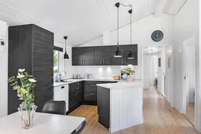 Voll ausgestattetes Ferienhaus mit Terrasse, Sauna und Grill - Image 2