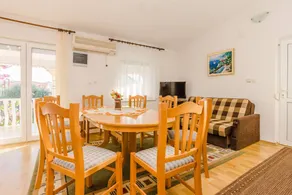 Fully equipped holiday apartment with garden & barbeque - Image 4