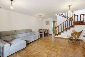 Ample holiday home with BBQ & terrace - Image 3