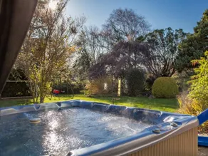 Cottage adapté aux familles avec jardin et jacuzzi | Avec animaux autorisés - Image 2