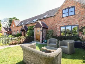 Cottage with garden & terrace - Image 2