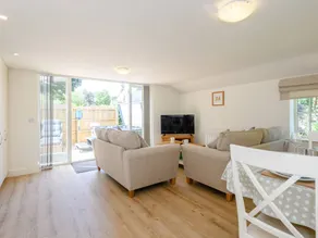 Cottage adapté aux familles avec barbecue, jardin et jacuzzi | Vue rivière - Image 5