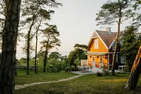 Turn-of-the-century holiday home on cliff in Visby - Image 3