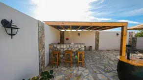 Apartment with terrace, garden & pool - Image 4