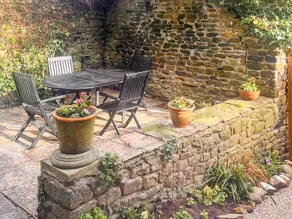 Family-friendly beautiful cottage with garden & hot tub | River view | Pet-friendly - Image 2