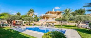 Villa with private pool, barbecue & garden - Image 3