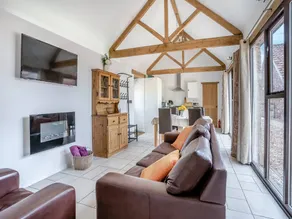 Children-friendly pleasant cottage with garden & hot tub | River view | Pets allowed - Image 2