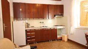 Holiday apartment with BBQ & terrace - Image 5