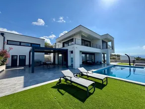 Tolles Ferienhaus mit Grill, Terrasse und privatem Pool - Image 2
