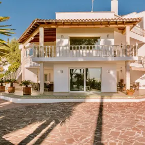 Villa mit Grill, Garten und privatem Pool | Meerblick - Image 3