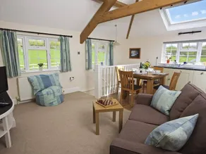 Cottage with garden & terrace - Image 4