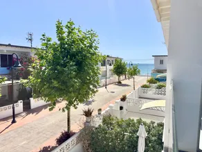 Holiday Home '211 Beach House' with Sea View, Wi-Fi and Air Conditioning - Image 2