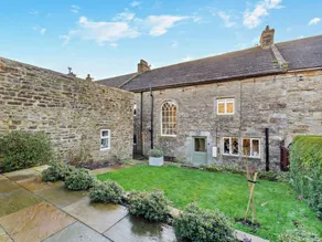 Cottage with terrace & garden - Image 3