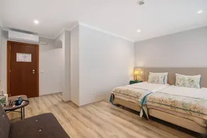Chambre privée avec terrasse, jardin et piscine | Vue jardin - Image 5