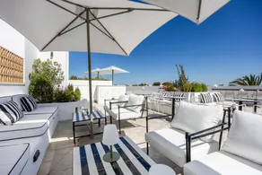 Merveilleux appartement de vacances adapté aux familles avec terrasse, piscine et internet haut débit | Vue ville | Adapté au travail à distance | Avec animaux acceptés - Image 3