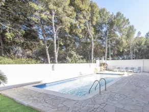 Villa with garden, private pool & BBQ - Image 5