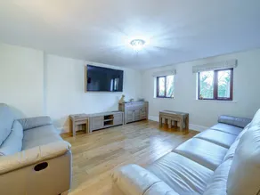 Cottage with barbeque, hot tub & garden - Image 3