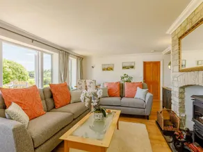 Cottage with garden & terrace - Image 3