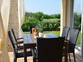 House with barbeque, terrace & garden - Image 3