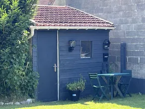 Holiday home with BBQ, garden & terrace - Image 4