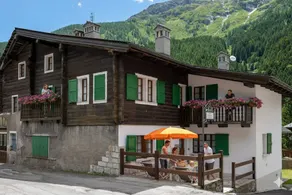 Apartment with garden & barbeque | Garden view - Image 2