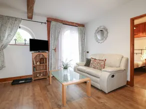 Children-friendly cottage with garden - Image 4