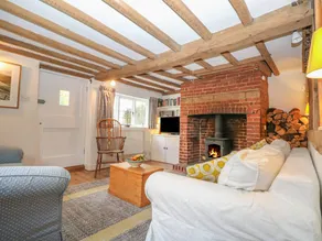 Family-friendly lovely cottage with garden - Image 4