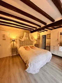 Hostal con desayuno con jardín y piscina | Vistas al jardín - Image 2