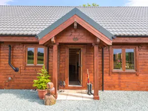 Cottage with barbecue, terrace & garden - Image 5