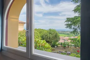 Apartment with garden & pool | Lake view - Image 5