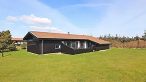 Holiday home with terrace, jacuzzi & sauna - Image 2
