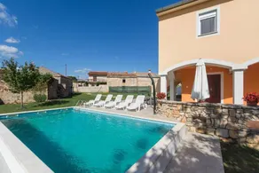 Villa mit Terrasse, Garten und privatem Pool - Image 2