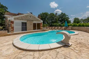 Villa with garden, BBQ & private pool - Image 3