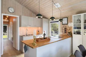 Holiday home with sauna, hot tub & barbecue - Image 4