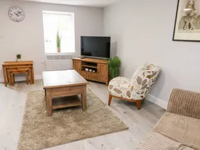 Cottage with garden - Image 2