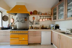 Maison avec terrasse, barbecue et jardin - Image 2