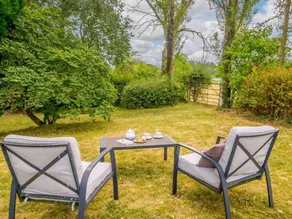Holiday home with garden & barbeque - Image 3