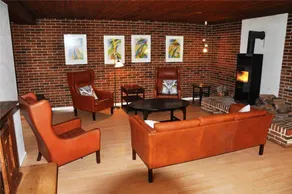 Holiday home with terrace & garden - Image 4