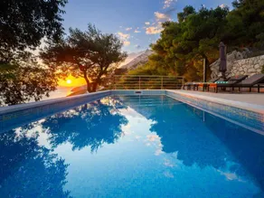 House with barbeque, private pool & garden - Image 5