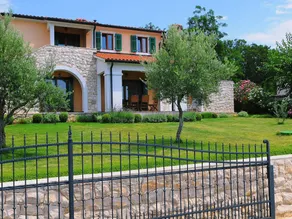 Holiday home with pool, terrace & garden - Image 2