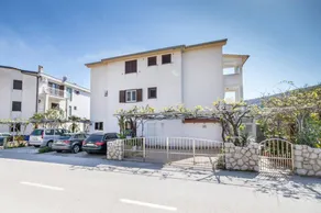 Picturesque flat just 500 metres from the long beach with private parking, balcony - Image 3