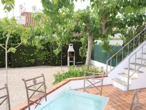Villa avec jardin, barbecue et piscine privée - Image 2