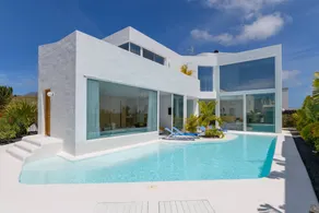 Beautiful holiday apartment with terrace, heated pool & garden - Image 2